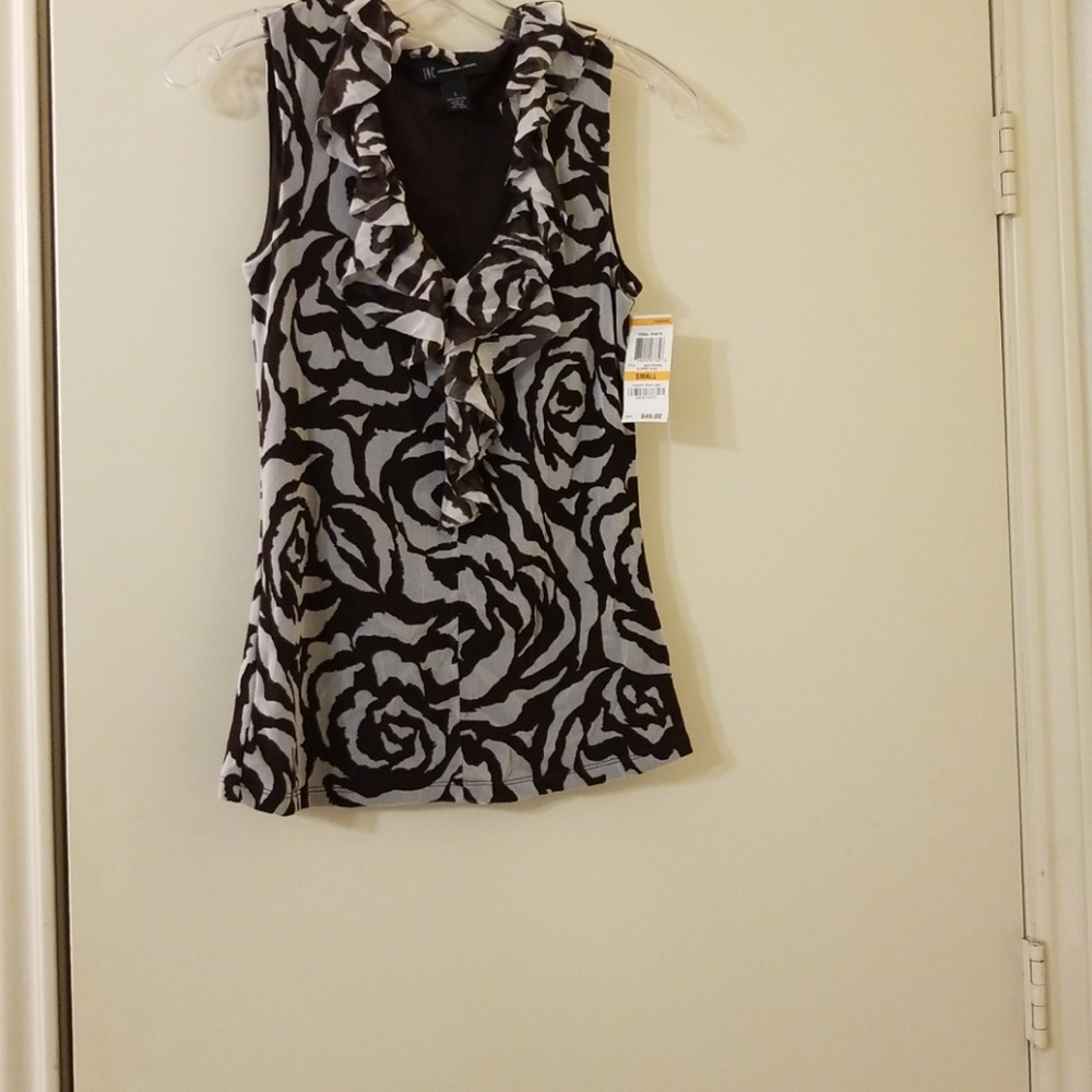 INC Cute ruffled neck top NWT
